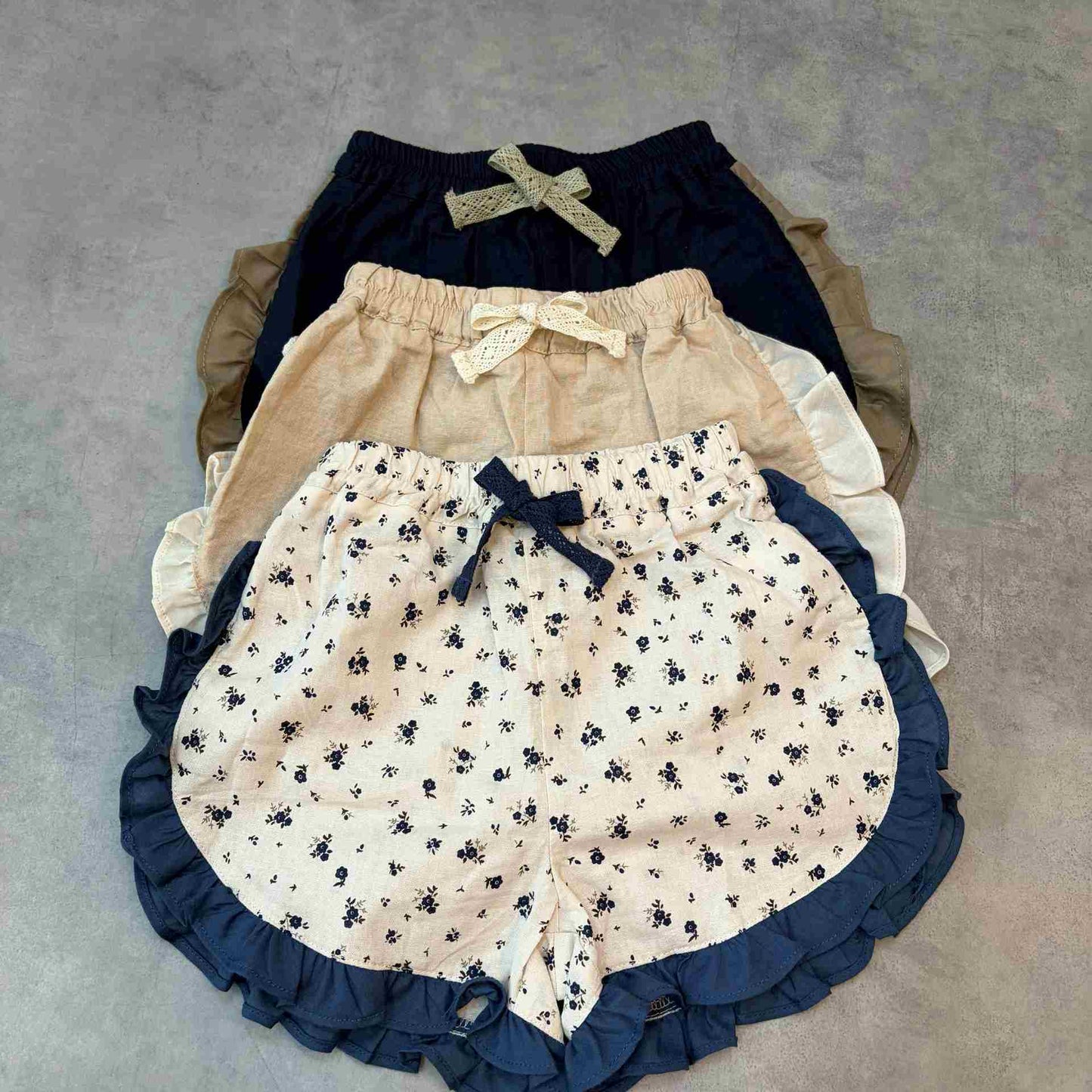 サイドフリルショートパンツ
