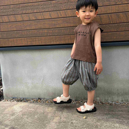 数字Tシャツ＆ストライプパンツ