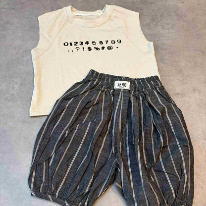 数字Tシャツ＆ストライプパンツ